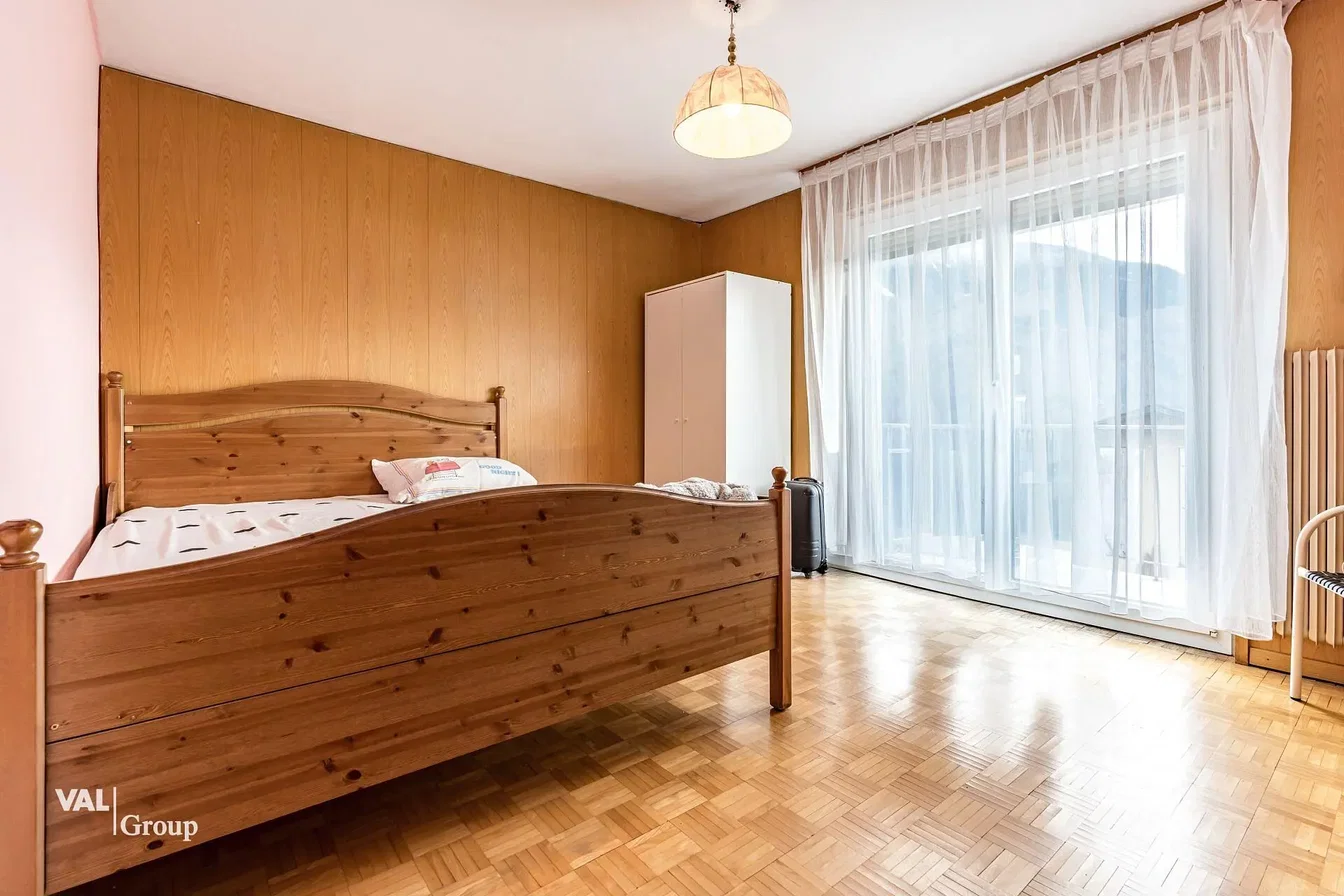 Slaapkamer; houten vloer, natuurlijk licht