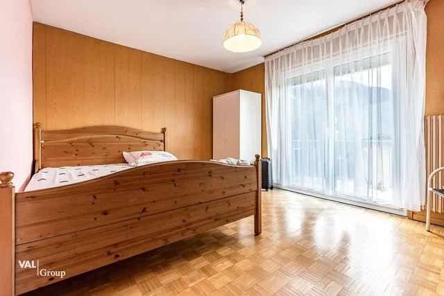 Schlafzimmer; holzboden, tageslicht