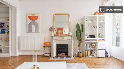Soggiorno; camino, pavimento in legno, luce naturale, stile moderno