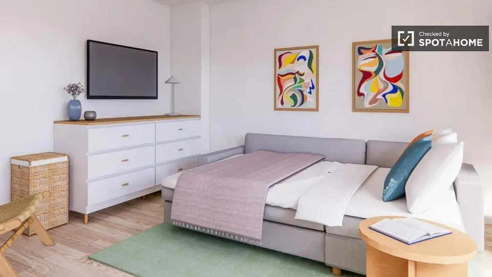 Camera da letto; luce naturale, stile moderno