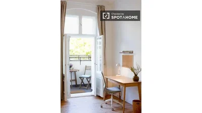 Soggiorno; pavimento in legno, luce naturale