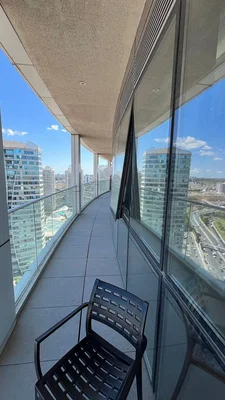 Balkon; blick, fliesenboden, tageslicht