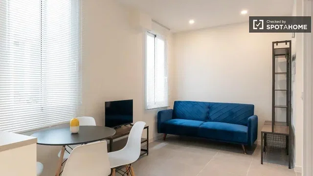 Wohnzimmer; tageslicht, moderner stil