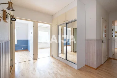Schlafzimmer; holzboden, tageslicht