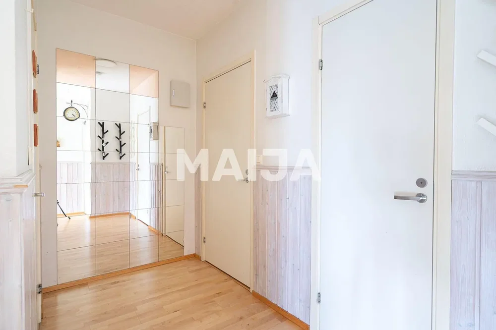 Garderobe; holzboden, tageslicht