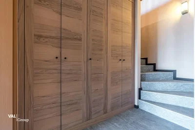 Garderobe; holzboden, renoviert, tageslicht