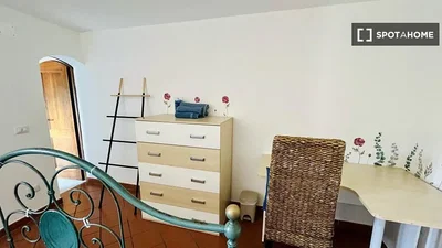 Schlafzimmer; holzboden, tageslicht, rustikaler stil
