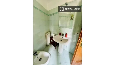 Toilette; fliesenboden