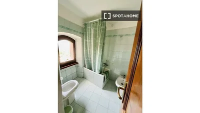 Badezimmer; tageslicht, fliesenboden