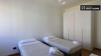 Schlafzimmer; holzboden, tageslicht