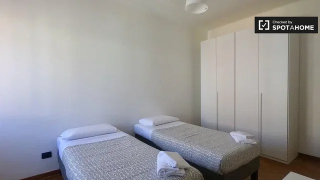 Schlafzimmer; holzboden, tageslicht