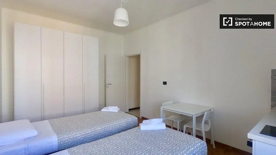 Schlafzimmer; holzboden, tageslicht