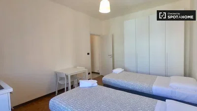 Schlafzimmer; tageslicht, holzboden