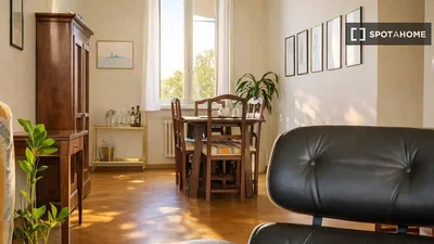 Wohnzimmer; holzboden, tageslicht, moderner stil
