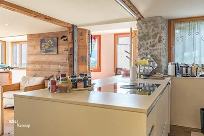 Cucina; elettrodomestici, luce naturale
