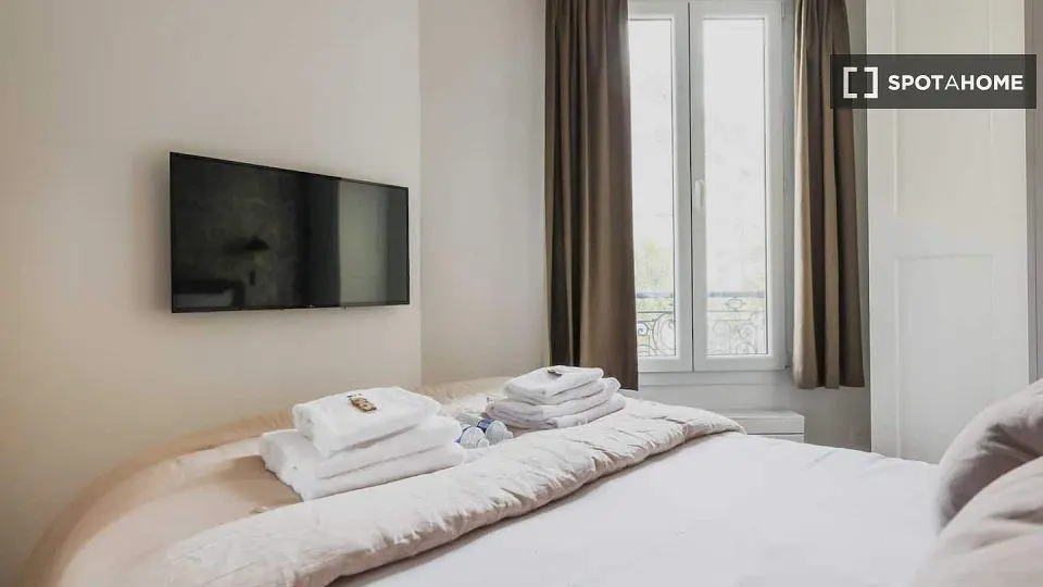 Schlafzimmer; tageslicht, moderner stil