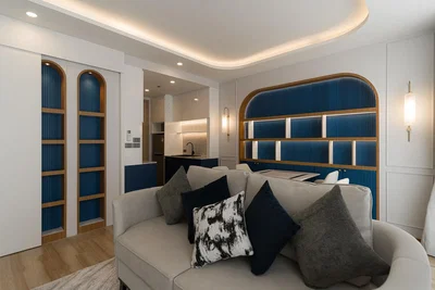 Wohnzimmer; tageslicht, moderner stil, holzboden