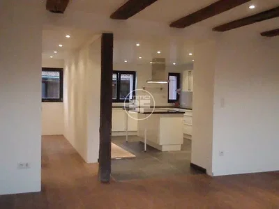 Cucina; luce naturale, pavimento in piastrelle