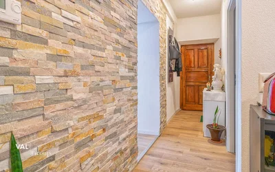 Altro; pavimento in legno, luce naturale