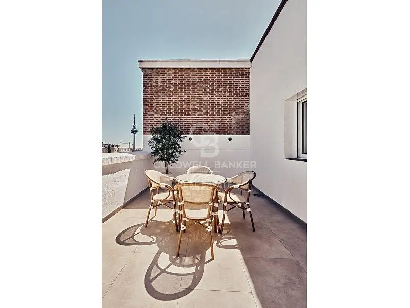 Terras; natuurlijk licht, tegelvloer