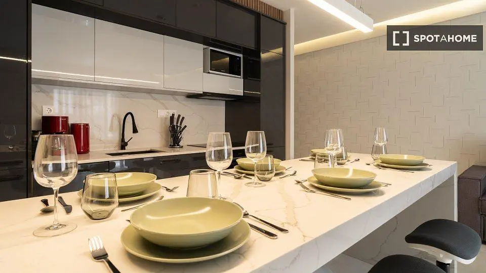 Cucina; elettrodomestici, ristrutturato, luce naturale