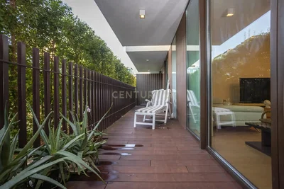 Balkon; natuurlijk licht, houten vloer