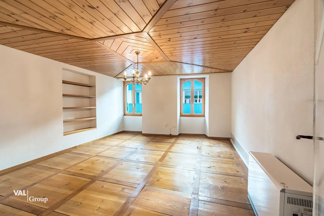 Autre; parquet, poutres en bois, lumière naturelle
