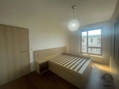 Schlafzimmer; tageslicht, holzboden