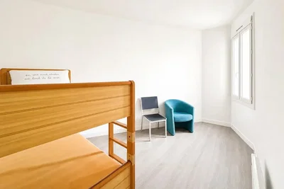 Dječija soba; drveni pod, prirodno svjetlo
