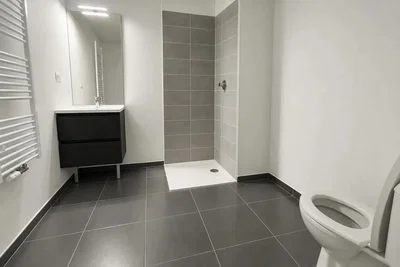 Badezimmer; fliesenboden, renoviert, tageslicht