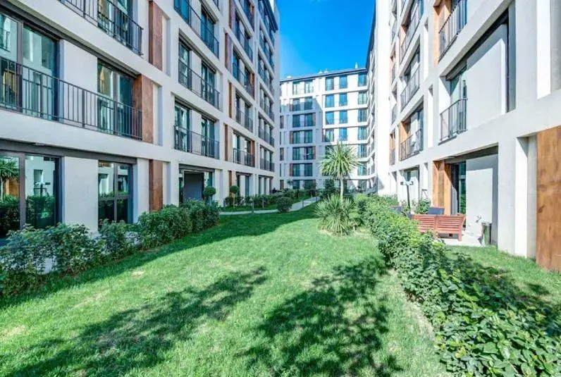 Maison et environs; lumière naturelle, vue