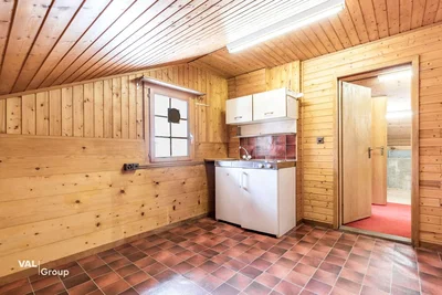 Cuisine; carrelage, poutres en bois