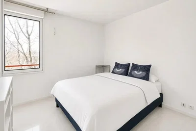 Chambre; lumière naturelle, parquet