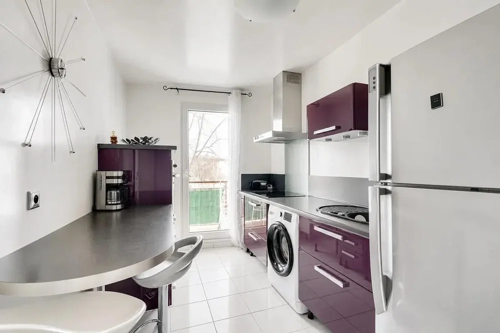 Cuisine; électroménager, lumière naturelle, style moderne