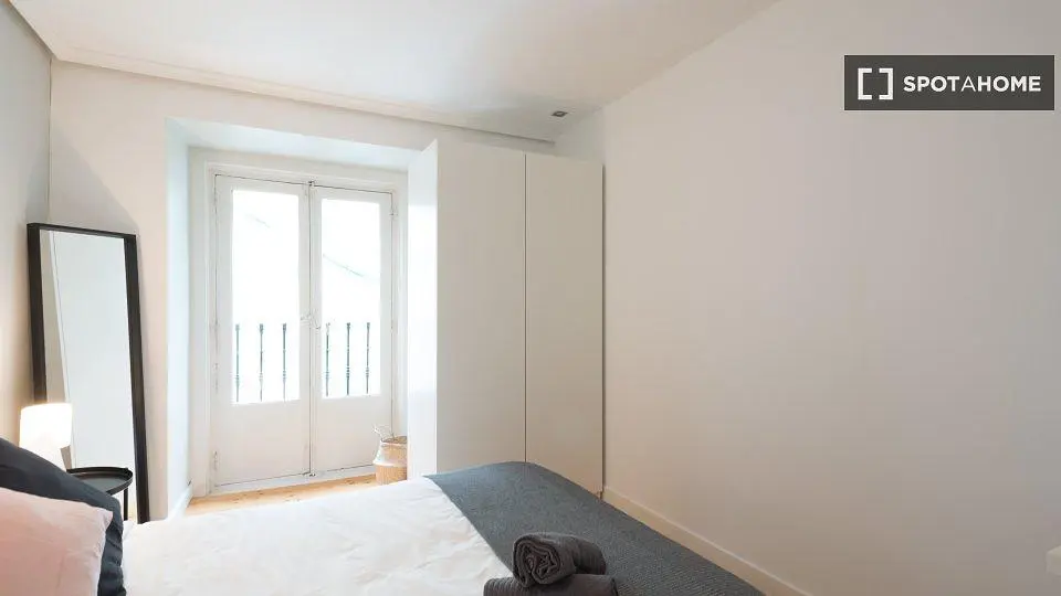 Schlafzimmer; tageslicht, holzboden