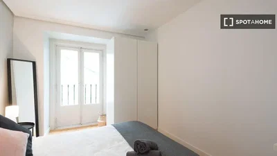 Schlafzimmer; tageslicht, holzboden