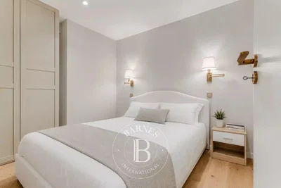 Schlafzimmer; tageslicht, holzboden, moderner stil, renoviert
