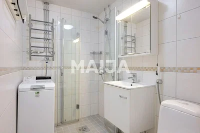 Toilette; fliesenboden, renoviert
