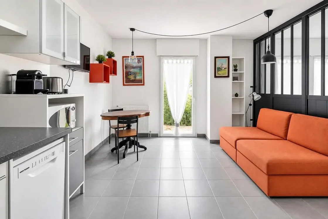 Wohnzimmer; küchengeräte, tageslicht, moderner stil, fliesenboden