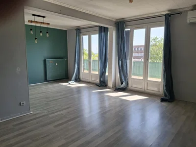 Living room; natural light, wood floor