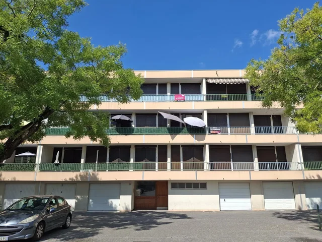 Dům a okolí; výhled