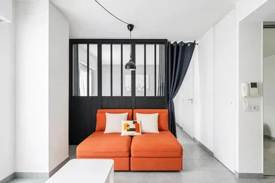 Wohnzimmer; fliesenboden, tageslicht