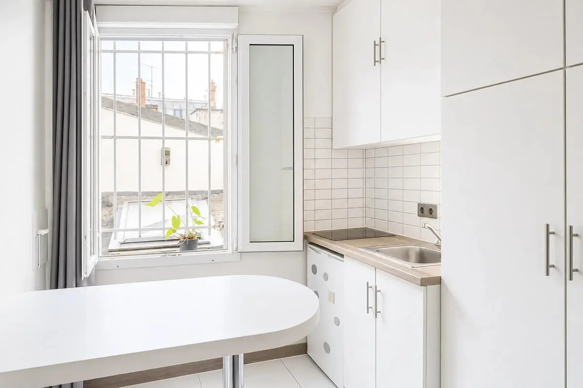 Kitchen; natural light, tile floor, kitchen appliances