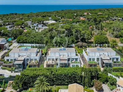 Casa e arredores; vista, luz natural