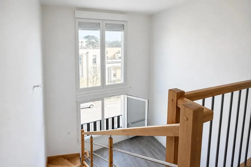 Wohnzimmer; tageslicht, holzboden