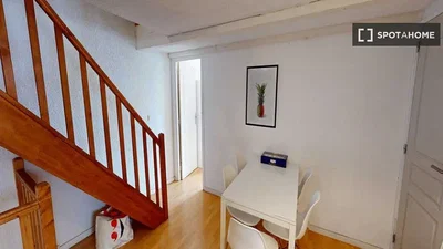 Altro; pavimento in legno, luce naturale
