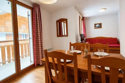 Salon; parquet, lumière naturelle, style rustique