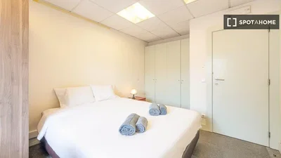 Schlafzimmer; tageslicht, renoviert