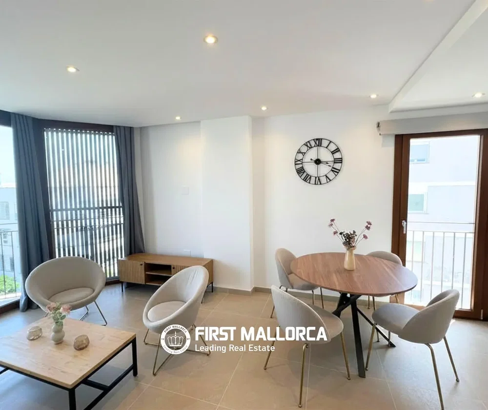 Living room; natural light, modern style, tile floor