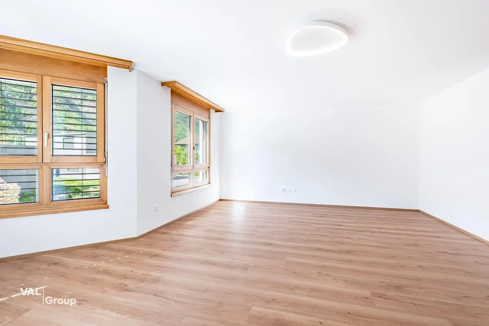 Soggiorno; pavimento in legno, luce naturale